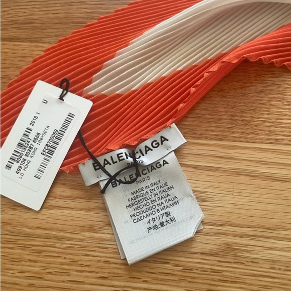 BALENCIAGA | 2018 Hong Kong pleated Scarf | NWT - Picture 6 of 8